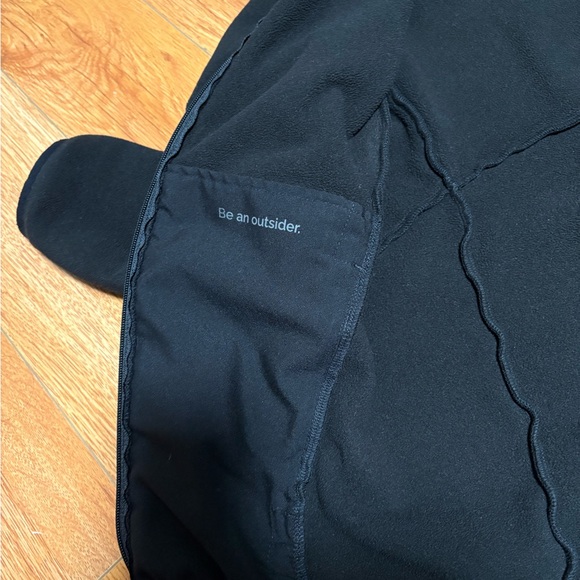 FIGS on shift fleece jacket XS in black color - Picture 7 of 9